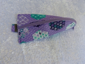 3-Eck-Täschchen Stiftemäppchen  Baumwollstoff lila mit verschiedenen Hexagramen - Handarbeit kaufen