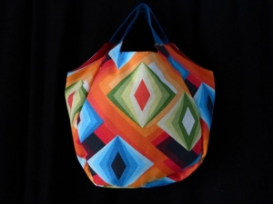 Geräumige Einkaufstasche mit zwei Innentaschen mit Rautenmuster in bunten Farben - Handarbeit kaufen