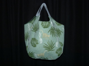 Geräumige Einkaufstasche mit zwei Innentaschen in grün mit Affen und Palmen  - Handarbeit kaufen