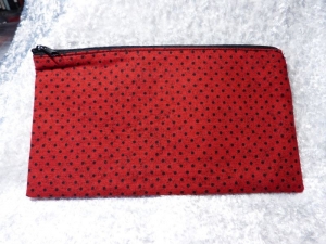 Schöne einfaches Mäppchen / Tasche aus Baumwollstoff in Dunkelrot mit schwarzen Punkten - Handarbeit kaufen