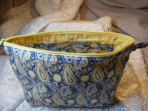 Kulturtasche oder Krimskramstasche aus Baumwollstoff  blau mit gelbem Paisleymuster - Handarbeit kaufen