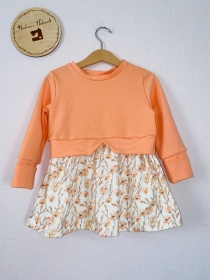 Kleid / Girlysweater in einem zarten apricot Größe 98 