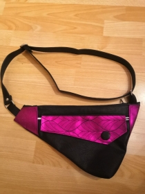 T-SB0002 Bodybag Slingbag Kunstleder schwarz/pink