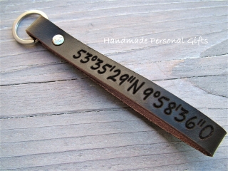 Schlüsselanhänger aus Leder, Vollständig anpassbar mit Koordinaten, Namen oder kleinen Text 