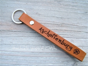 Schlüsselanhänger aus Leder, Vollständig anpassbar mit Namen oder kleinen Text, koordinaten - Handarbeit kaufen