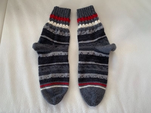 Gestrickte Socken für Männer/Jungen Größe 43 in Blautönen