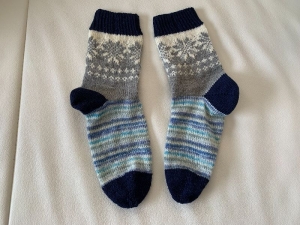 gestrickte Socken mit Norwegermuster in Größe 38