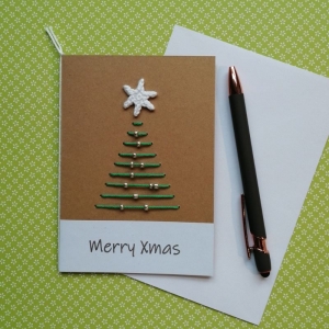 Grußkarte Weihnachtsbaum Christbaum gestickt und gehäkelt mit Glasperlen mit Wunschtext