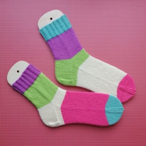 Socken Größe 40-41 in Bonbonfarben und mal anders handgestrickt