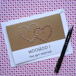 Glückwunschkarte zur Hochzeit zwei Herzen gestickt mit Wunschtext - Handarbeit kaufen