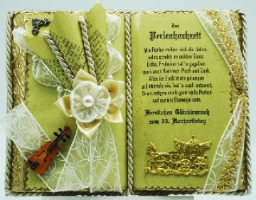 Dekobuch zur Perlenhochzeit (30. Hochzeitstag) mit Holzbuchständer - Handarbeit kaufen