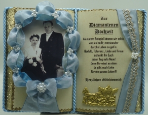 Handgefertigtes Blaues Deko-Buch zur Diamantenen Hochzeit für Foto (mit Holz-Buchständer)