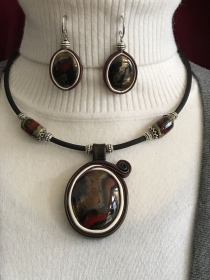 Einzigartige handgefertigte Modeschmuck Set mit Keramik Cabochons und Perlen aus eigene Herstellung