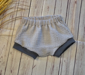 Bummle Musselin Baby Gr. 80/86 hellgrau Bio-Musselin, Sommerhose, Shorts, Windelhose - Handarbeit kaufen