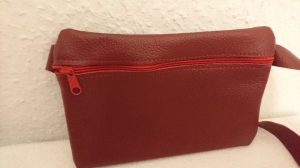 Gürteltasche aus Leder für ein Handy in rot (Größe M)  - Handarbeit kaufen