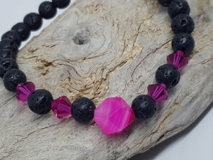  Ein ganz besonderes Armband: Pink Achat küsst schwarze Lava