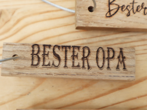 Schlüsselanhänger Holz graviert Bester Opa personalisierbar - Handarbeit kaufen