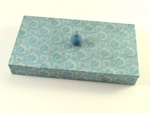 Schachtel mit aufliegendem Deckel - blaue Ornamente - Handarbeit kaufen