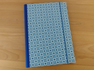 Klemmbrett Mappe - Notizblock Hülle DIN A4 blaugemustert - Handarbeit kaufen