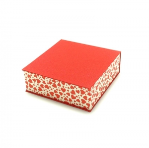Schachtel klein und fein rote Herzen / Geschenkverpackung  