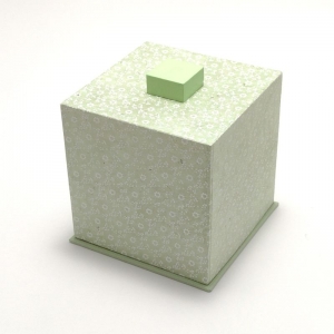 Schachtel quadratisch grün mit feinem Blumenmuster - Buchbindehandwerk - Handarbeit kaufen
