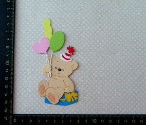 Scrapbooking  Stanzteil  Kartendeko  Kartenschmuck  Teddy auf Geschenk mit Luftballons