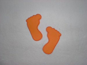 2 große Füße in orange, Stickapplikation zum Aufbügeln                    - Handarbeit kaufen