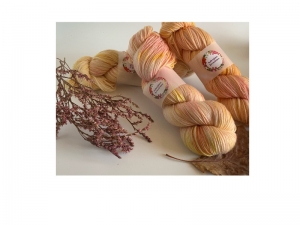 Handgefärbte Wolle mit Pflanzenfarben aus Wolle,Seide und Ramie
