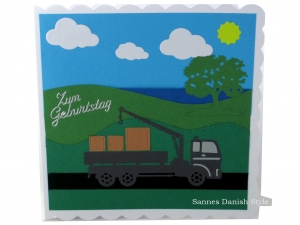 Geburtstagskarte mit LKW und Kran auf die Strasse, Lastwagen, Geburtstagsgrüße, die Karte ist ca. 15 x 15 cm