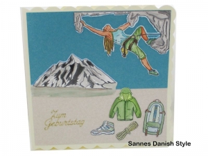 Geburtstagskarte für Bergsteiger, mit Bergsteigerin, Bergkletterer, Berge im Hintergrund, Rucksack, Schuhe und Jacke, per Hand gemachte Grußkarte, die Karte ist  ca. 15 x 15 cm