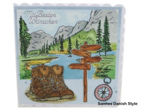 Wandern oder Pilgern, Geburtstagskarte für Wanderer, teilweise mit feinglitzer Aquarellfarben, mit Berge, See und Wanderstiefel, die Karte ist ca 15 x 15 cm