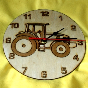 Zifferblatt mit Traktor-Motiv NR4 aus Holz mit Laser - Brandmalerei Durchmesser 195mm