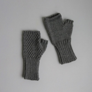 Fingerlose Handschuhe ELIN anthrazit Stulpen aus Wolle handgestrickt von zimtblüte  