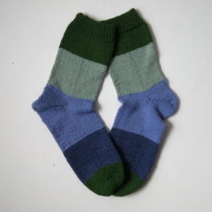 GRÜN und BLAU Socken Größe 42/43 handgestrickt von zimtblüte       - Handarbeit kaufen