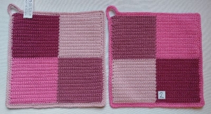 Gehäkelte Topflappen aus vier kleinen Quadraten in harmonischen Farben - Handarbeit kaufen