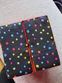 Genähter, pädagogischer Zauberwürfel aus 6 verschiedenen Farben - Handarbeit kaufen