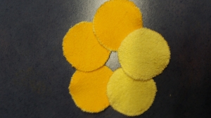 6 Frottee-Abschminktabs gelb, 7 cm Durchmesser - Handarbeit kaufen