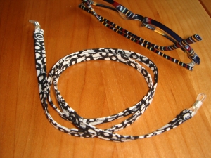 schwarz-weiß gemustertes Brillenband, ob für Sie oder Ihn - Handarbeit kaufen