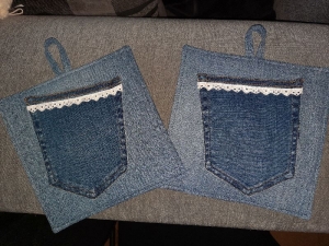 Jeans Topflappen mit Tasche und Baumwollspitze - Handarbeit kaufen