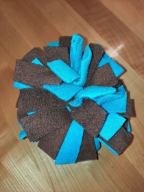 türkis-brauner Schnüffelball aus Fleece für Hunde, Durchmesser ca. 15 cm  - Handarbeit kaufen
