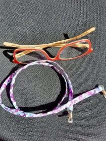 Brillenband für den Mann oder die Frau in verschiedenen Lila Tönen