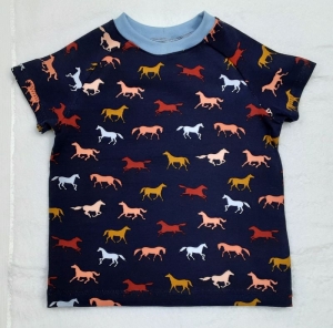 T-Shirt mit Pferden! Mädchen T-Shirt, Mädchenkleidung - Handarbeit kaufen