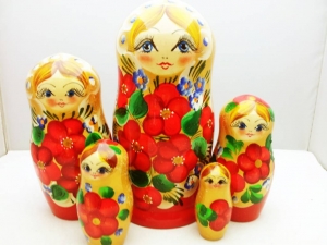 Handgearbeitete Matroschka mit Blumenmotiv, gelb-rot, 5-er Set, Unikat  - Handarbeit kaufen