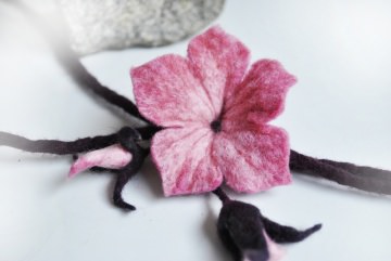 Blütenkette in Beerentönen - Haarband - Kette