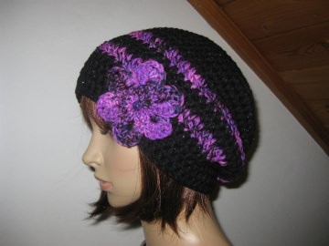 Mütze, Beanie, Häkelmütze mit Ansteck-Blume und Glitzer 2686.180717.203232_ballon-milleiilux-schwarz-lila3