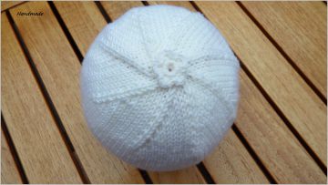 Handgestrickte Babymütze aus  100 % Wolle (Merino) in weiß  - Handarbeit kaufen