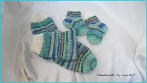 Handgestrickte Wollsocken, bunte Socken die Spaß machen aus hochwertiger Sockenwolle gestrickt, grün/blau Größe 38/39 - 1393 2748.190201.155938_sam_2971
