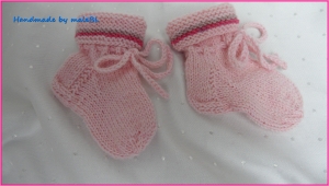 Babysocken für Neugeborene - zum Binden -  Geschenk Geburt - Handarbeit kaufen