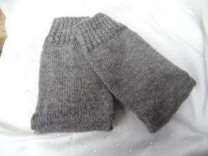 Handgestrickte Wollsocken, Socken, Stricksocken, grau