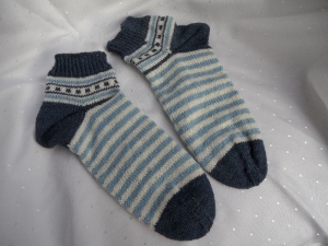 Sneaker Socken, Füßlinge Größe: 38/39, blau, weiß  - Handarbeit kaufen